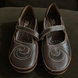 Ladies Spring Step leather shoes